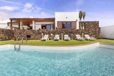 Villa en Playa Honda - Home2Book Luxury Villa Playa Honda,...