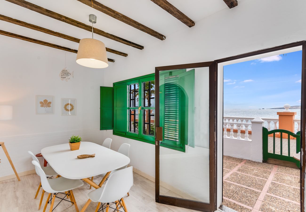 Casa adosada en Telde - Home2Book Bright House Facing The Ocean Taliarte