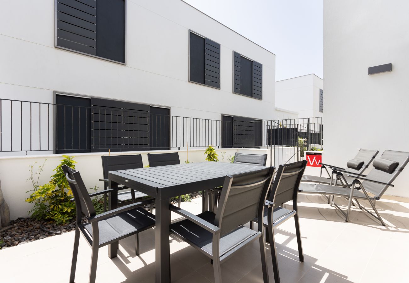 Apartamento en Arico - Home2Book Cozy & Modern Apt, Pool & Terrace