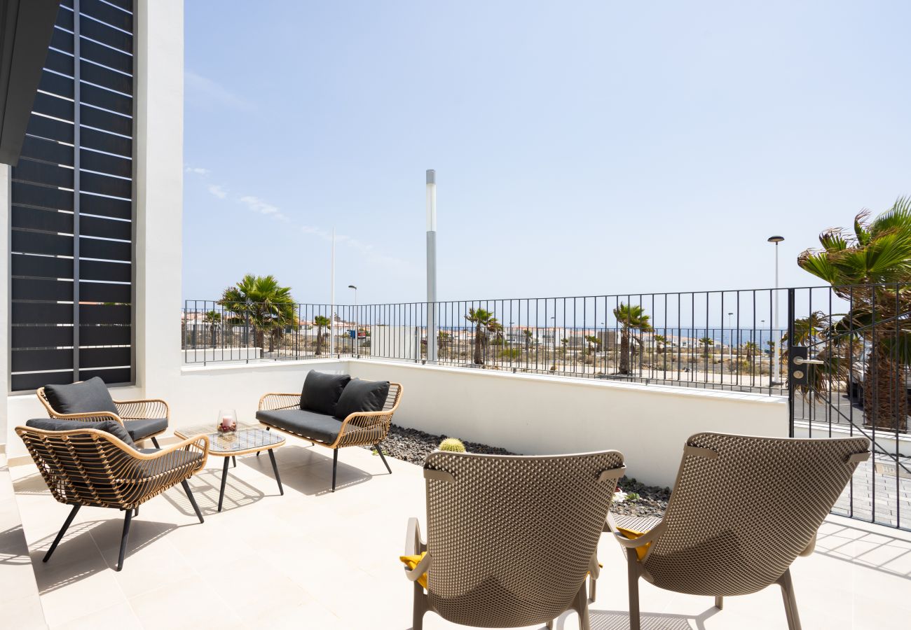 Apartamento en Arico - Home2Book Orballo Sea Views Apt, Terrace&Pool