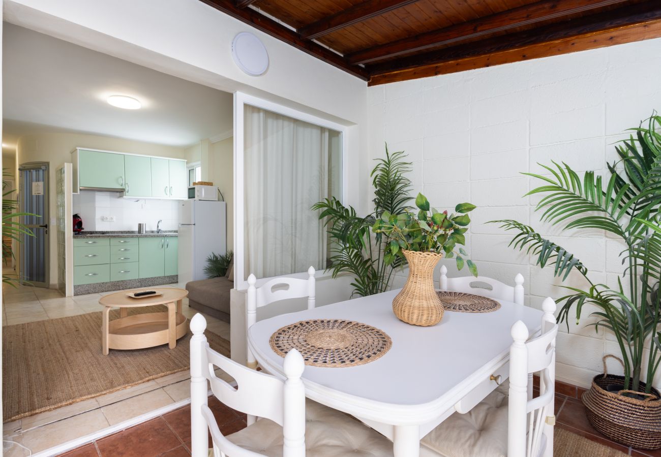 Apartamento en Poris de Abona - Peaceful Coastal Stay, Porís de Abona