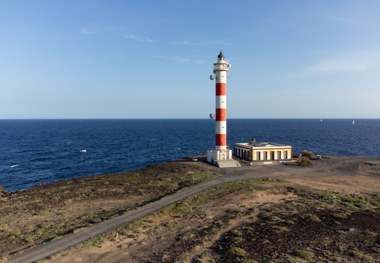 Apartamento en Poris de Abona - Peaceful Coastal Stay, Porís de Abona