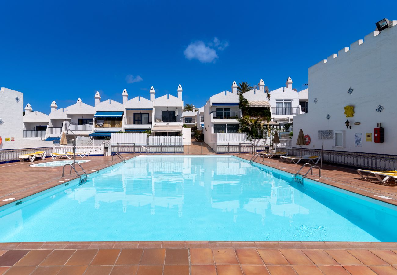 Apartamento en San Bartolomé de Tirajana - Home2Book Pool & Terrace Comfort in Maspalomas