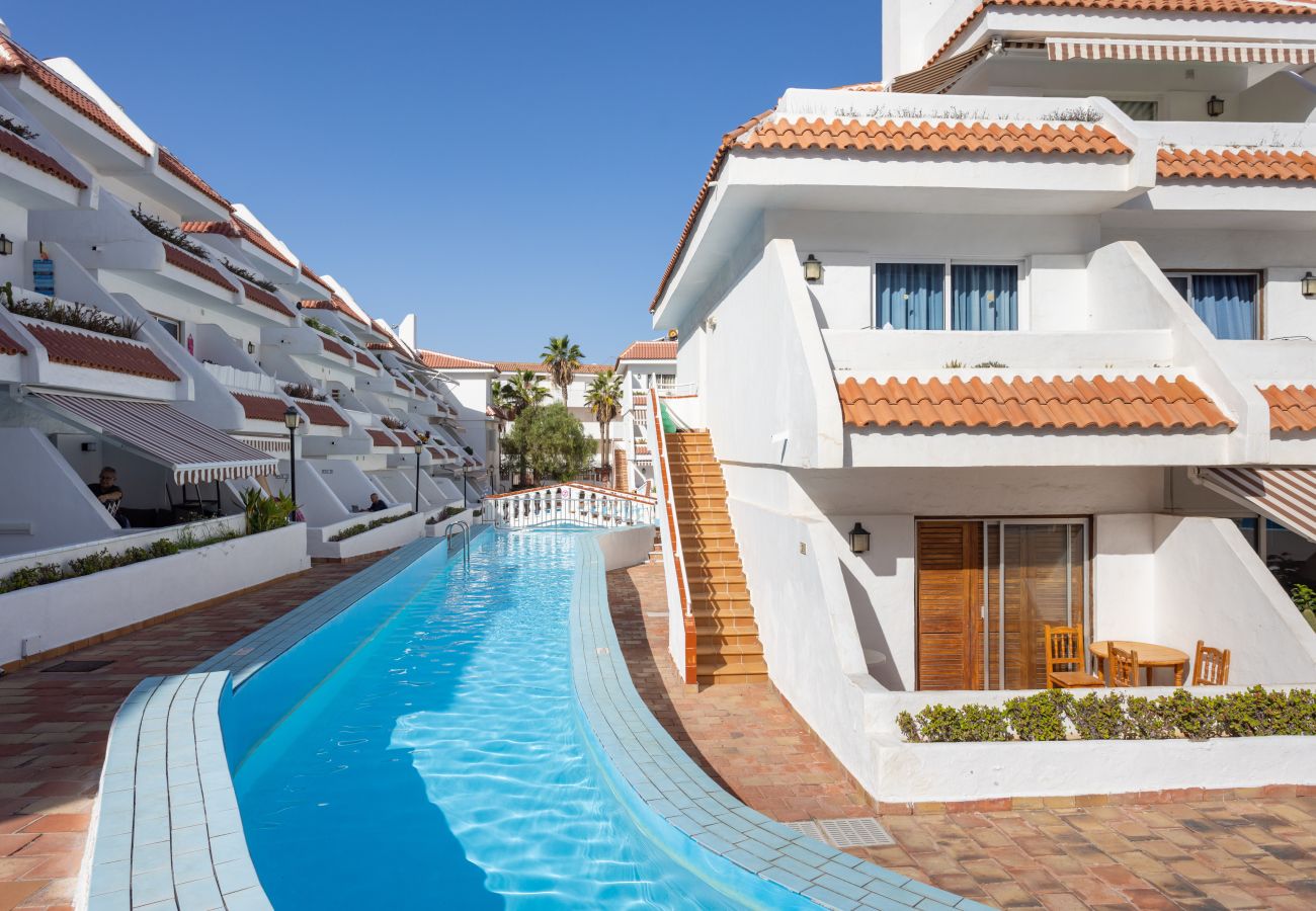 Apartamento en Arona - Home2Book Vibrant Las Américas Apt, Pool Retreat