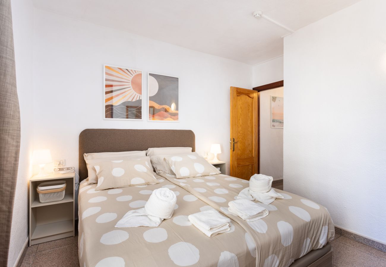 Apartamento en Arona - Home2Book Vibrant Las Américas Apt, Pool Retreat