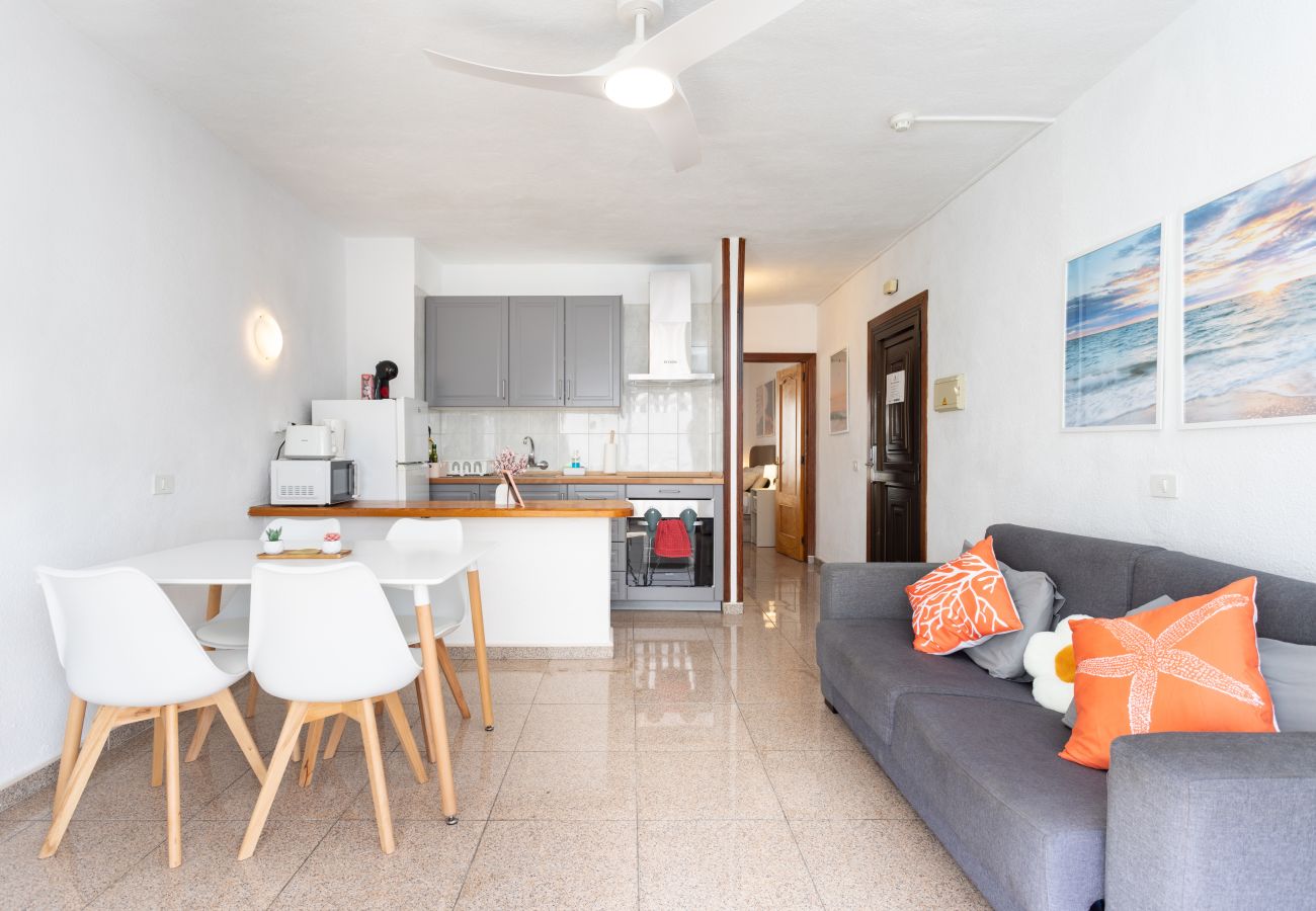 Apartamento en Arona - Home2Book Vibrant Las Américas Apt, Pool Retreat