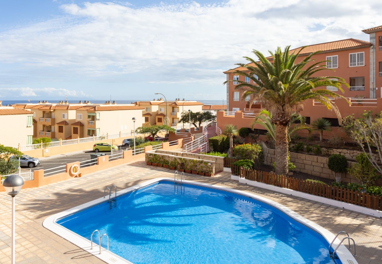 Apartamento en Candelaria - Home2Book Sunny Escape, Pool & Beach in Caletillas