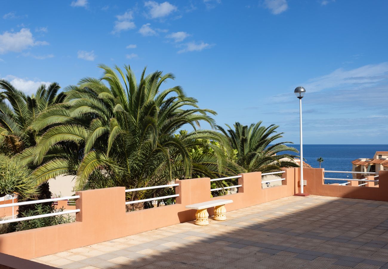 Apartamento en Candelaria - Home2Book Sunny Escape, Pool & Beach in Caletillas