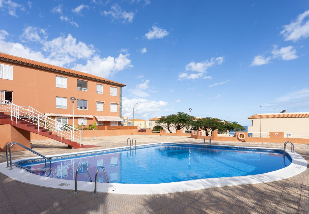 Apartamento en Candelaria - Home2Book Sunny Escape, Pool & Beach in Caletillas