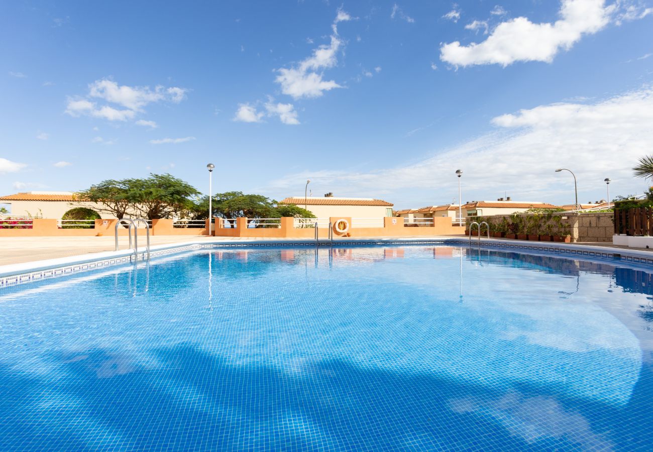 Apartamento en Candelaria - Home2Book Sunny Escape, Pool & Beach in Caletillas