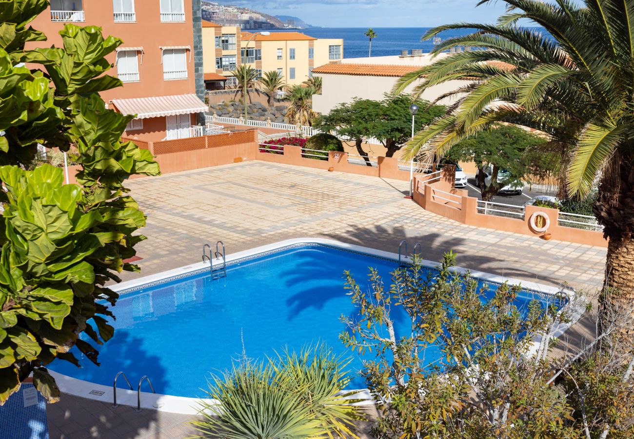 Apartamento en Candelaria - Home2Book Sunny Escape, Pool & Beach in Caletillas