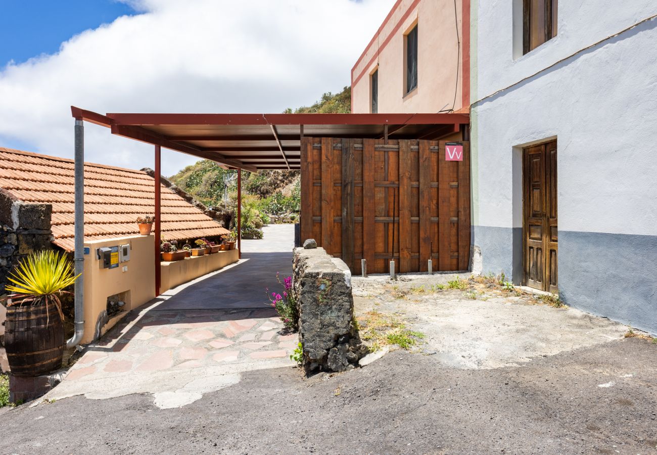 House in Taibique - Cozy Rustic House & Terrace, El Pinar 