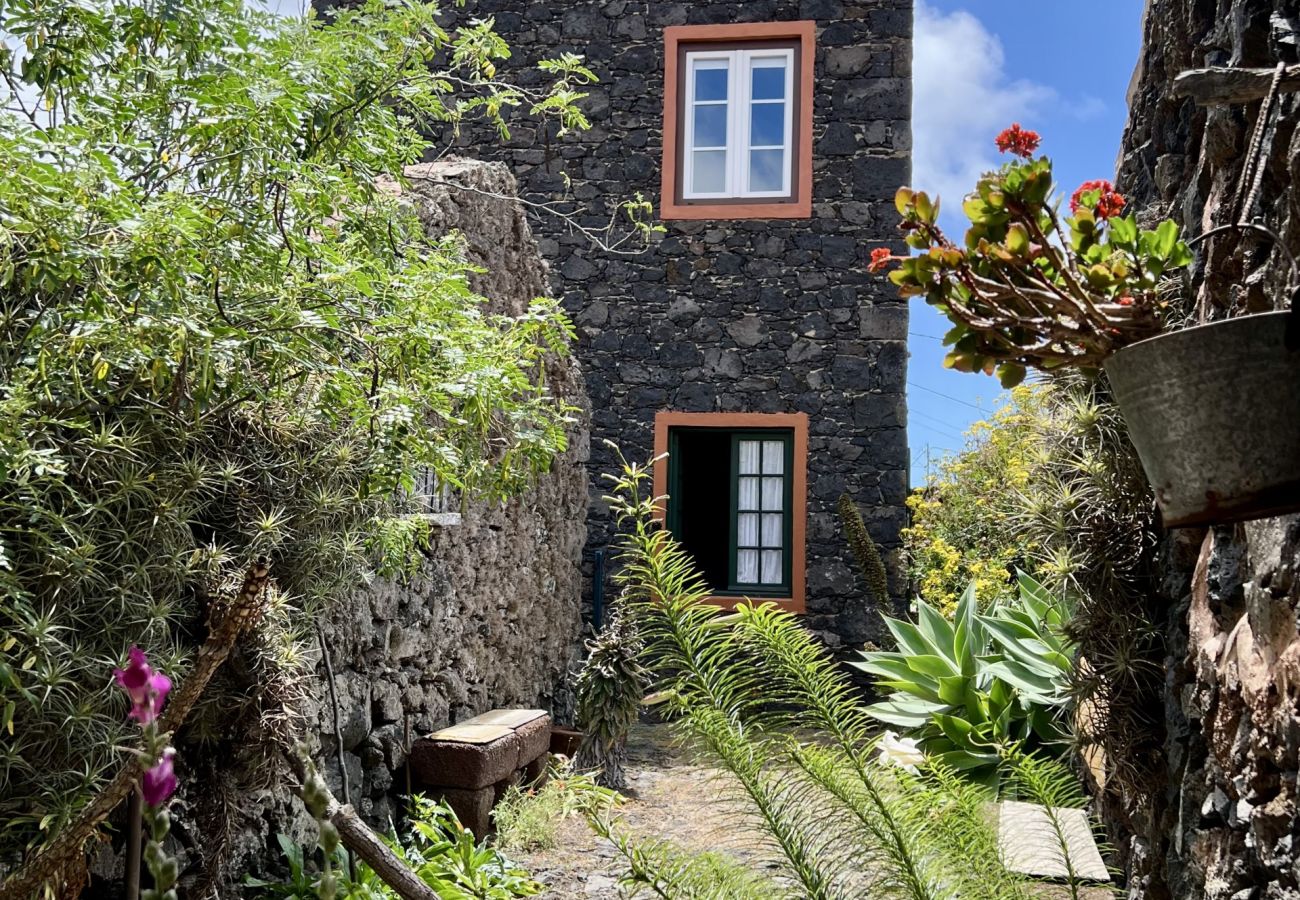 Cottage in Mocanal - Cozy Rural House Las Guindas, El Hierro