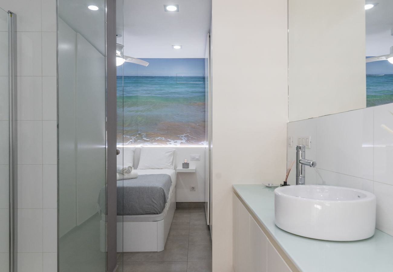 Apartment in Las Palmas de Gran Canaria - Home2Book Playa Chica Dream Apt, Las Palmas Center