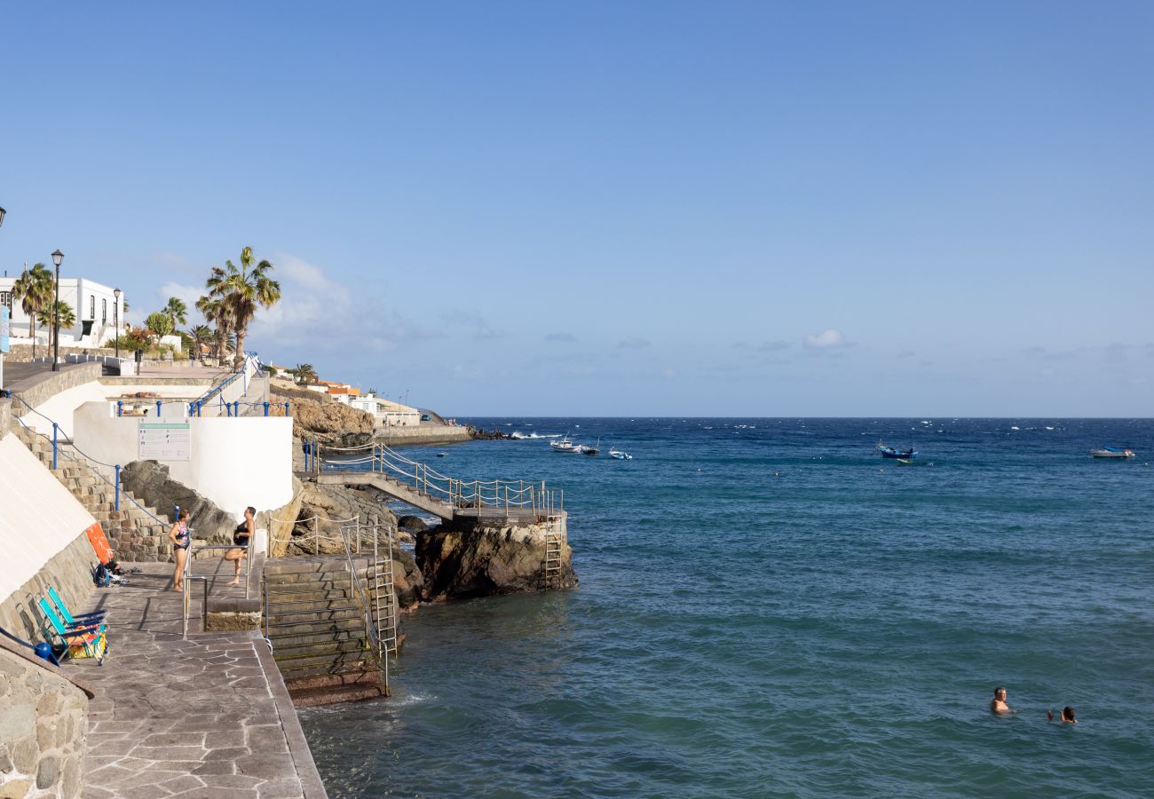 Apartment in Poris de Abona - Peaceful Coastal Stay, Porís de Abona