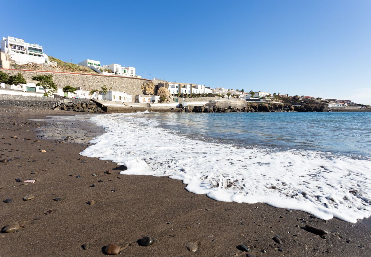 Apartment in Poris de Abona - Peaceful Coastal Stay, Porís de Abona